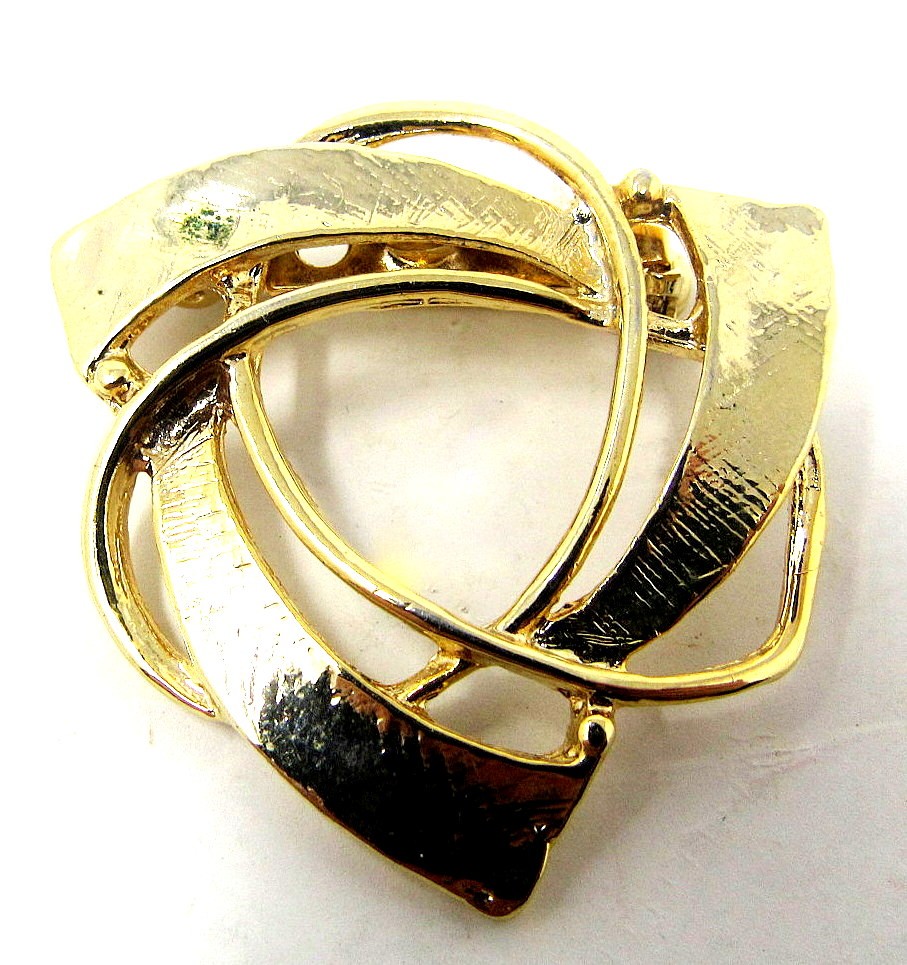 Gold Triangle Pin 1in Gold Swirls Circle Middle Scarf Holder US Seller us