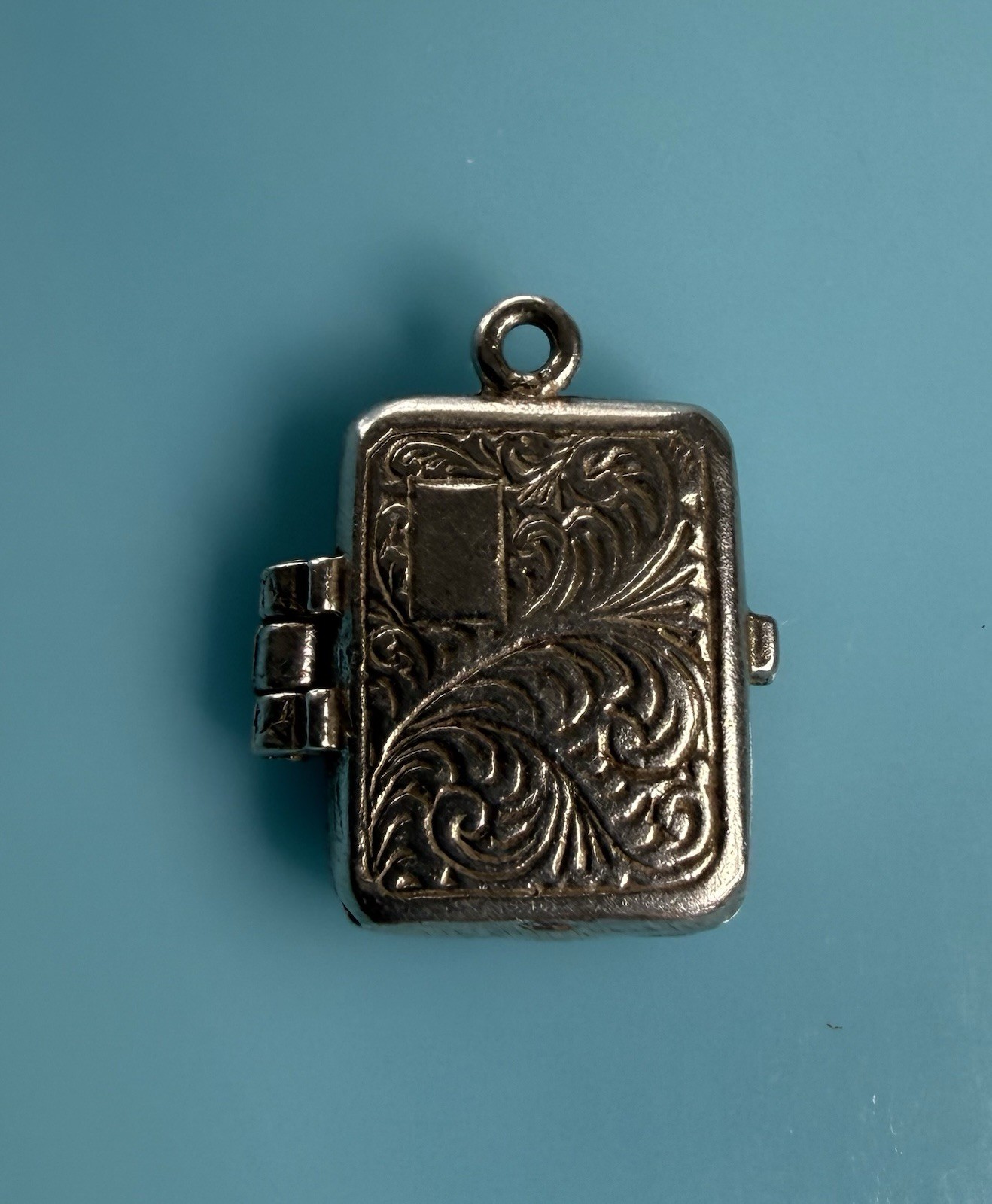 Vintage Cigarette Case Charm Opens Sterling Silver Fancy Scroll Top Nuvo 3.4g