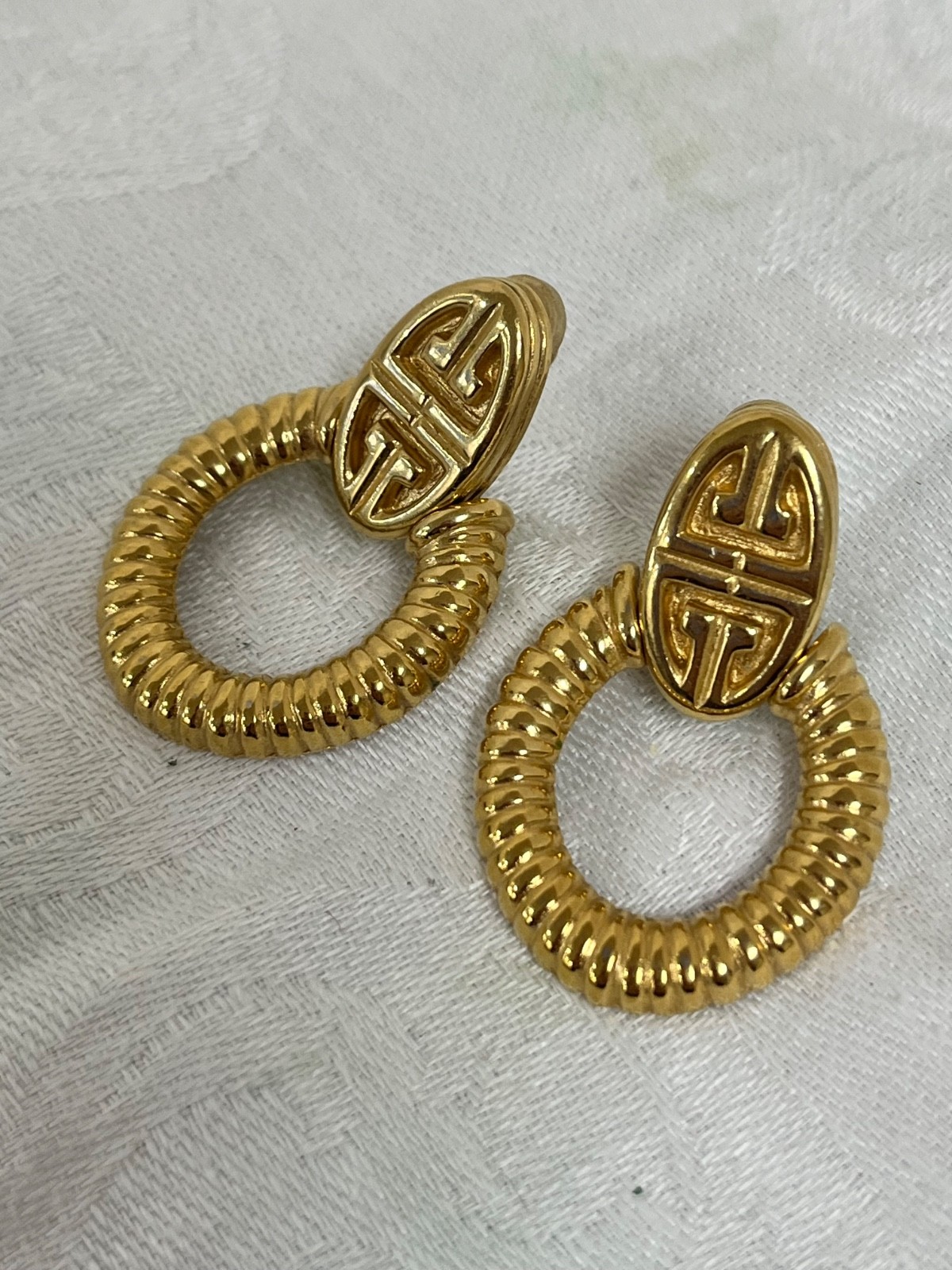 Vintage Givenchy LOGO Door Knocker Earrings Gold Plated Ribbed Clip 80s