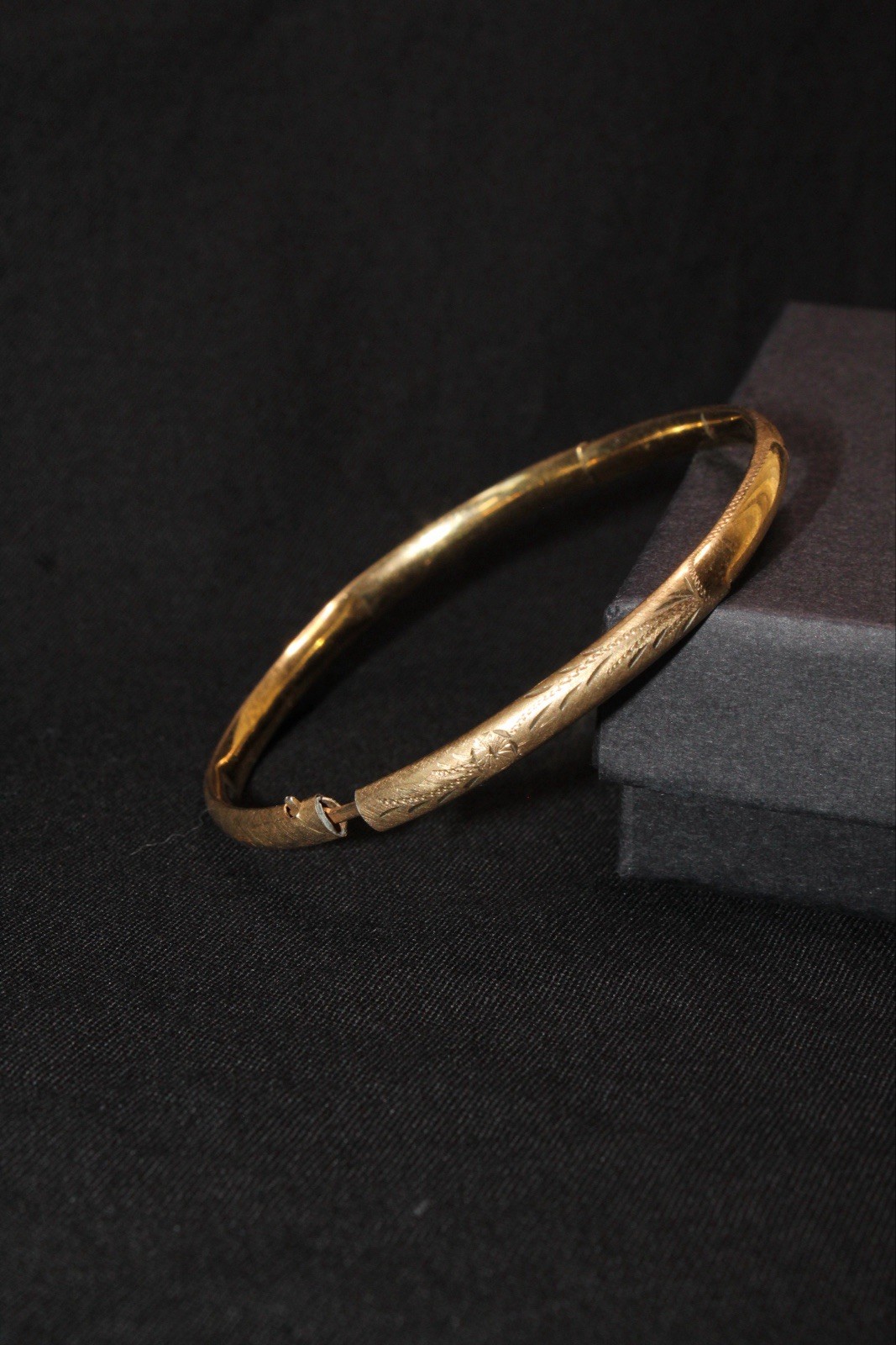 Vintage 12K Gold Filled Hinged Bangle Bracelet Etched Floral Design 4.3g