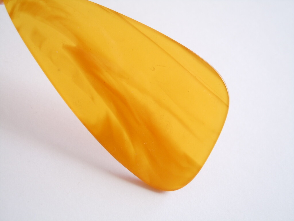 Bakelite Pendant Vintage Bakelite Tested 7.9 g / 7.2 X 3.8 X 0.3 cm