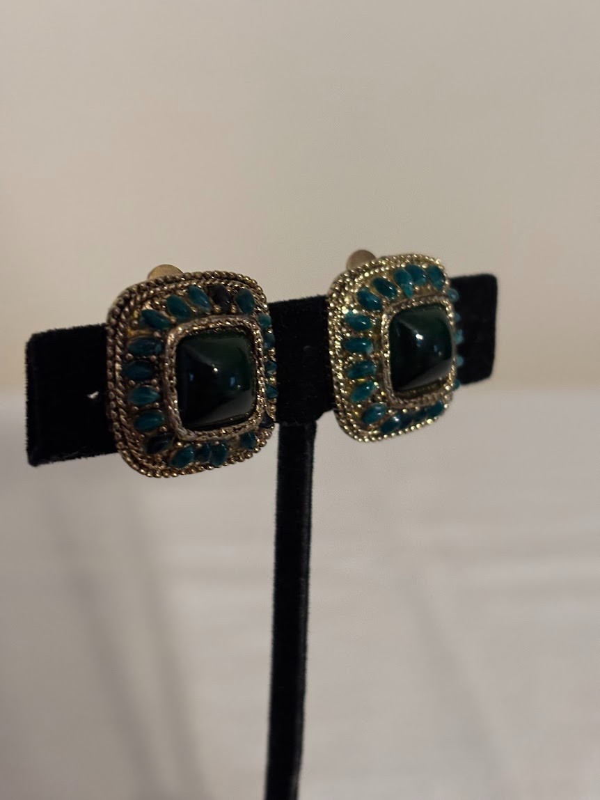 Green and Gold Color Clip Earrings for any occasion