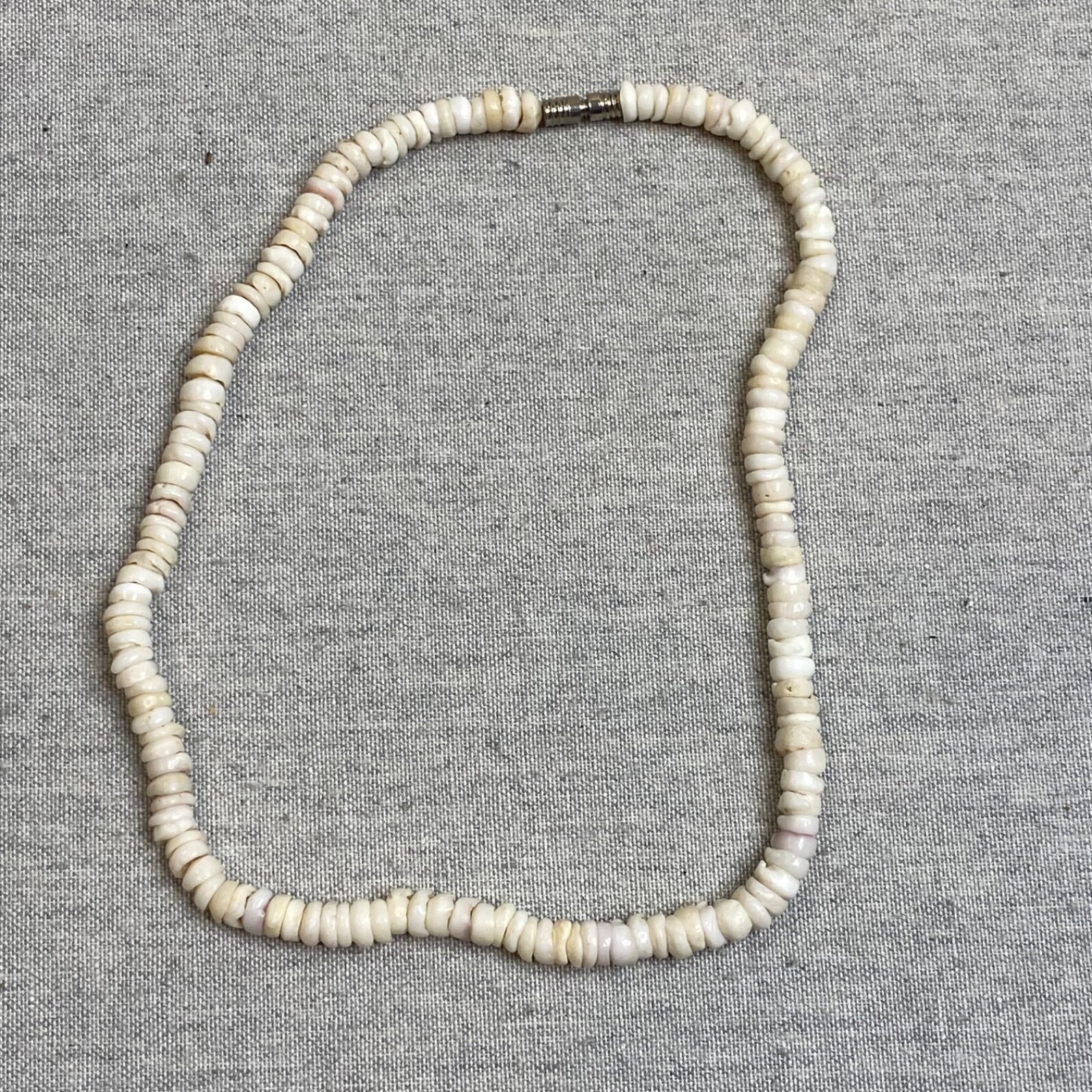 Vintage Hawaiian Surfer Puka Shell Bead Necklace Barrel Clasp 16.25 Inch 6.4mm