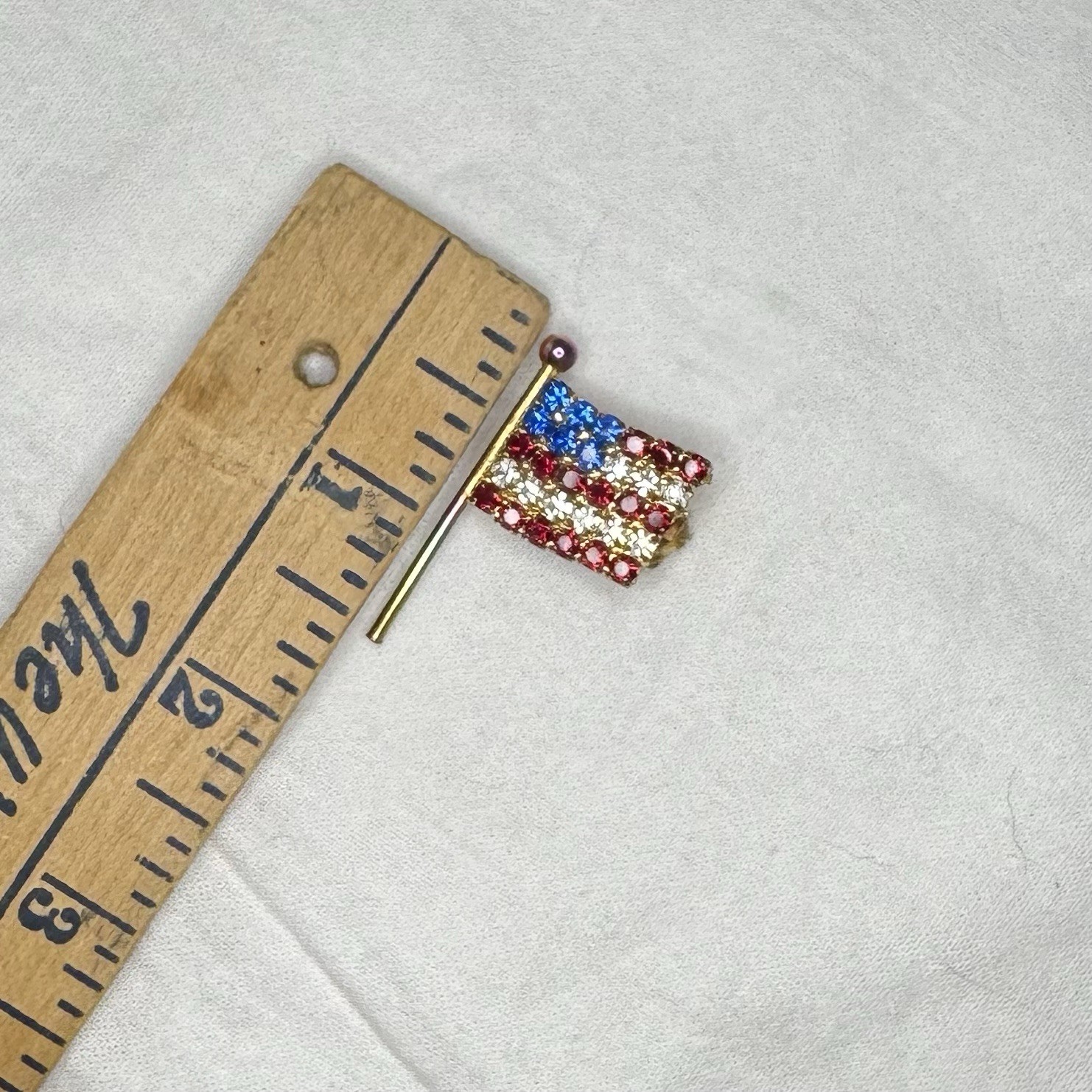 USA Flag Brooch Pin Red Clear And Blue Rhinestones Gold Tone Metal Free Shipping