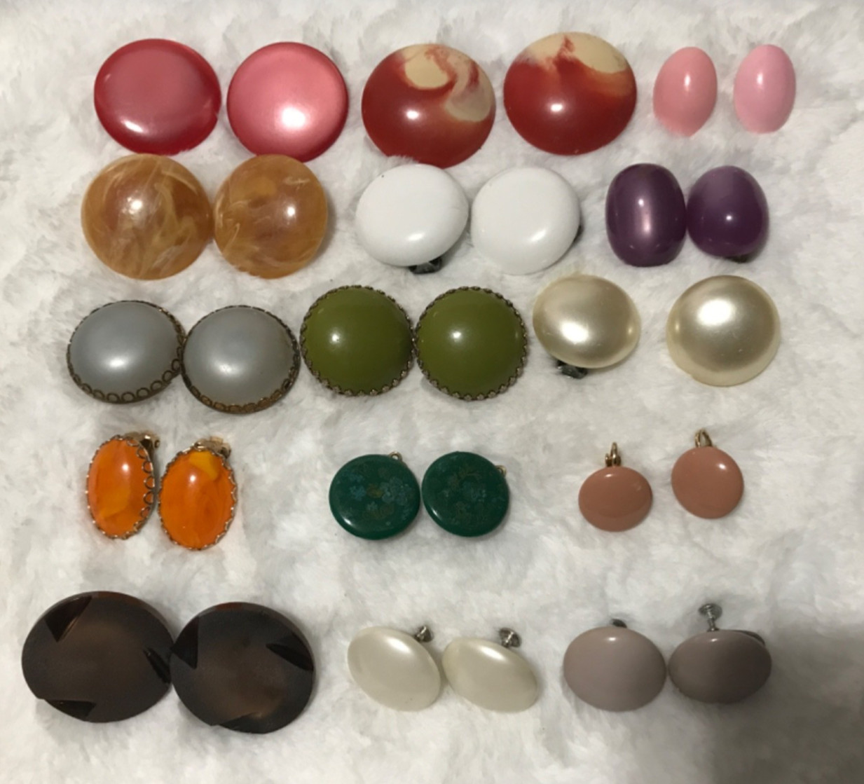 Vintage Lot Of 15 Chunky Earrings Earrings 12 Clip On , 3 Screw On Moon Glow etc