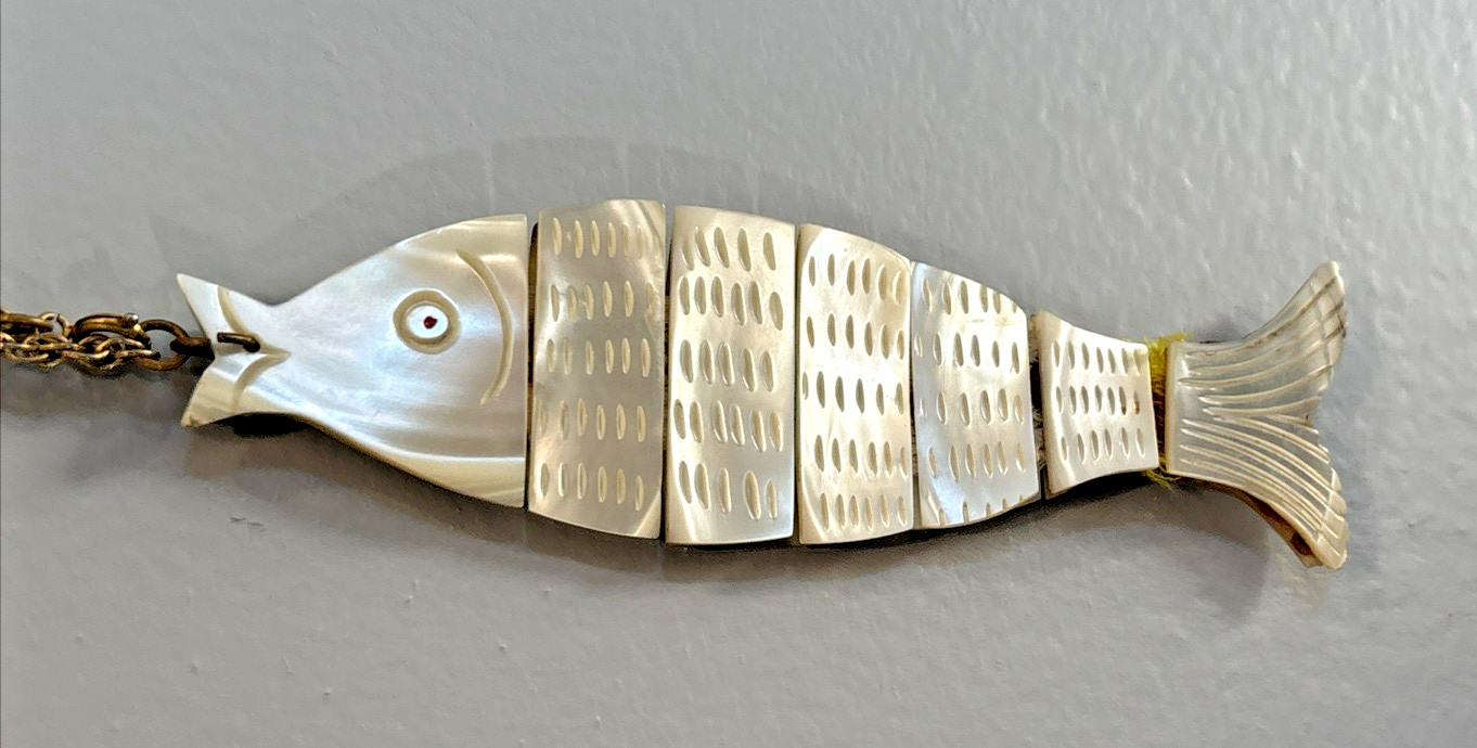 Natural Reversible Mother of Pearl Abalone Segmented Fish Pendant Jewelry 5 1/4″