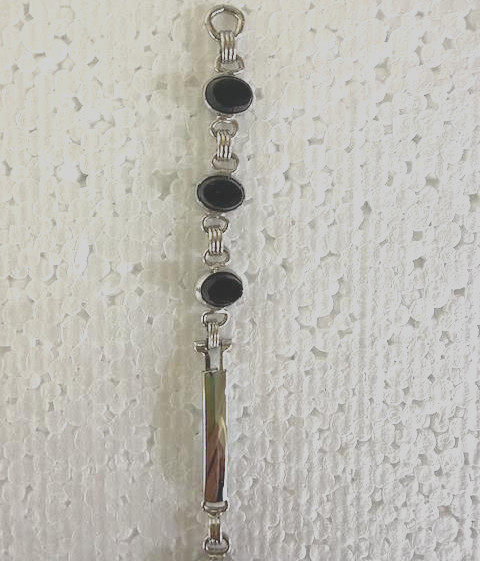 GORGEOUS VINTAGE ADMARK, NEW OLD STOCK, FIVE ONYX BRACELET 12K GOLD FILLED ADM50