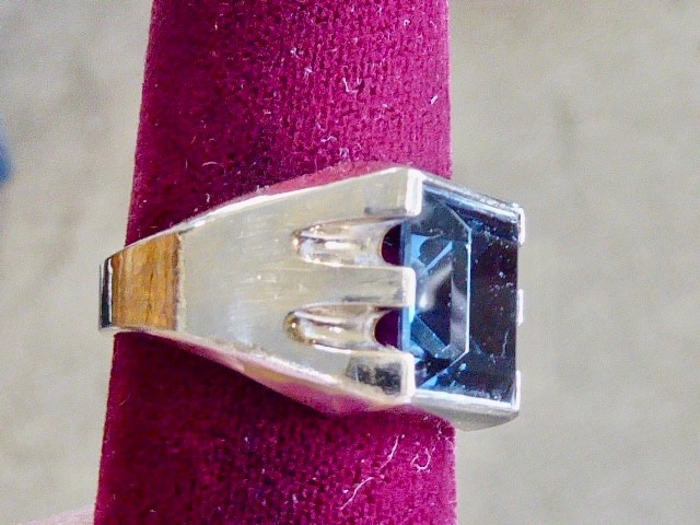 SIGNED V C VINTAGE 10K YELLOW GOLD FILLED NEW OLD STOCK 70’S SIZE 11 BLUE RING