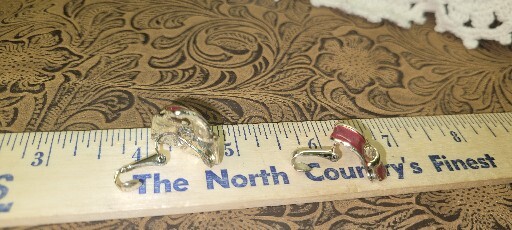 VINTAGE Red & Gold Unbranded Enamel Metal Alloy Clip-on Earrings Great Condition