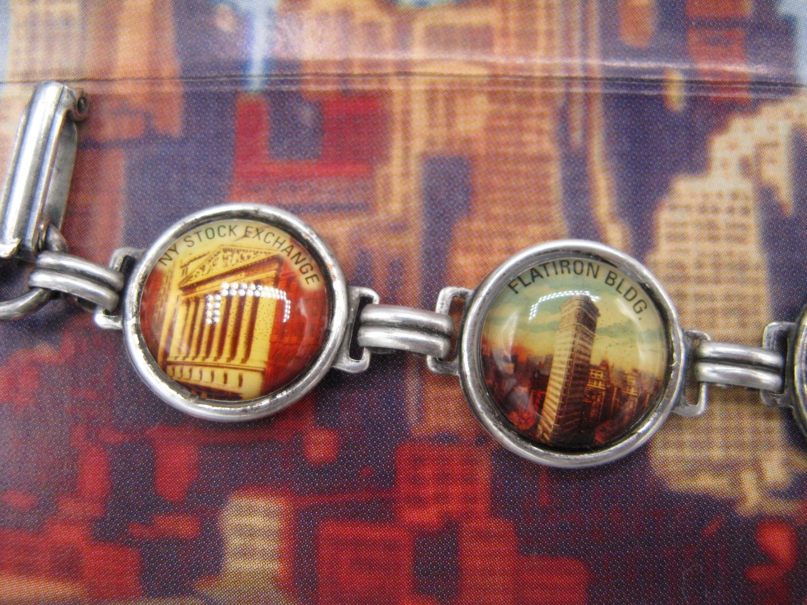 NEW YORK CITY Winky & Dutch Vtg Bracelet Landmark Cabochons Souvenir New On Card