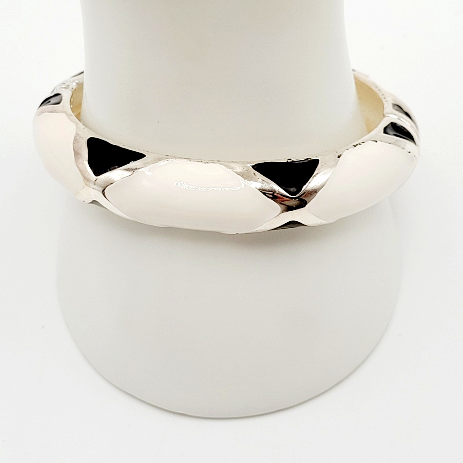 Black White Geometric Abstract Enamel Print Silver Tone Hinged Bangle Bracelet
