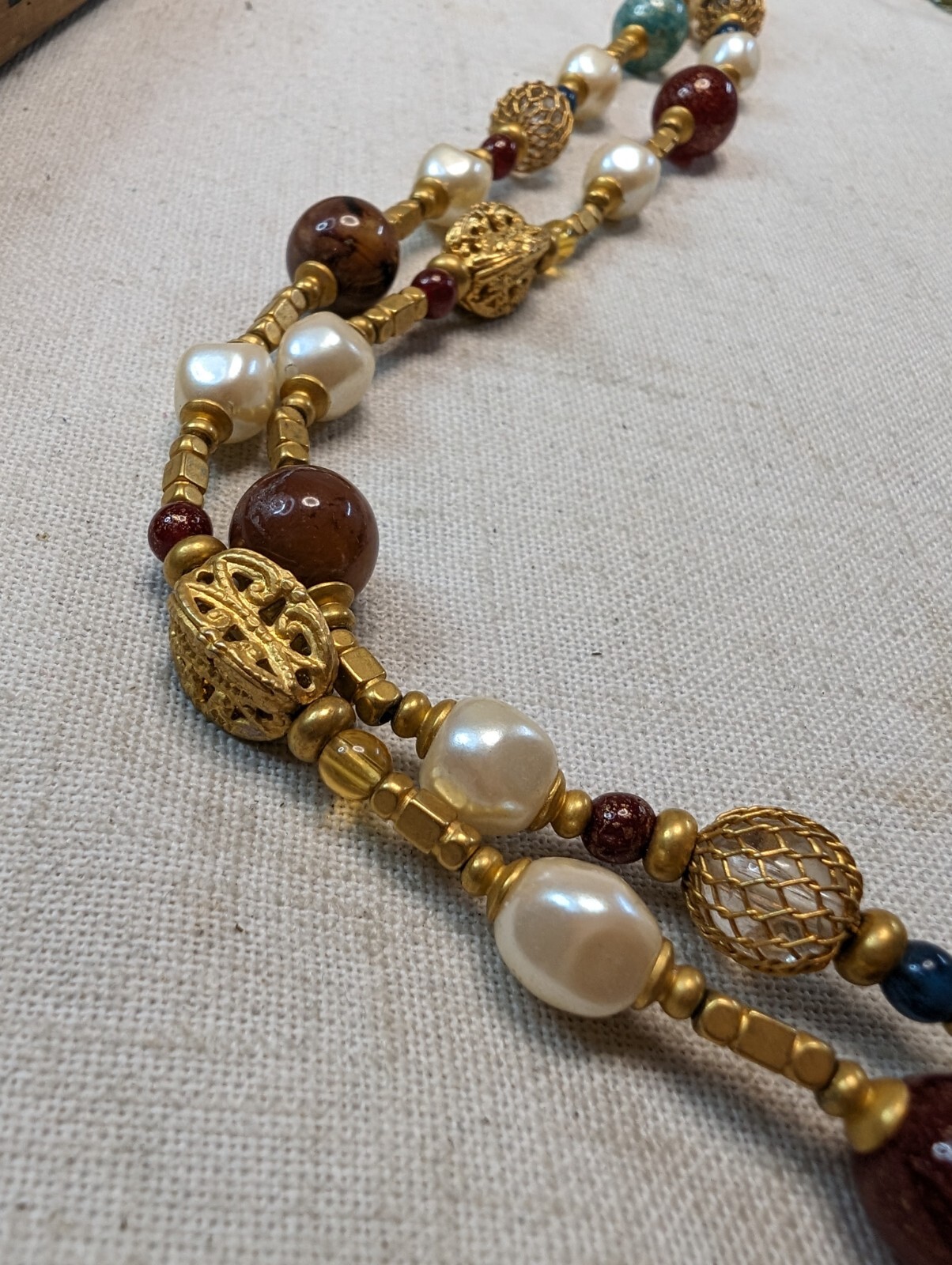 Vintage Necklace – Polished Stone Beads – Gold Tone Fashion Necklace 20 In