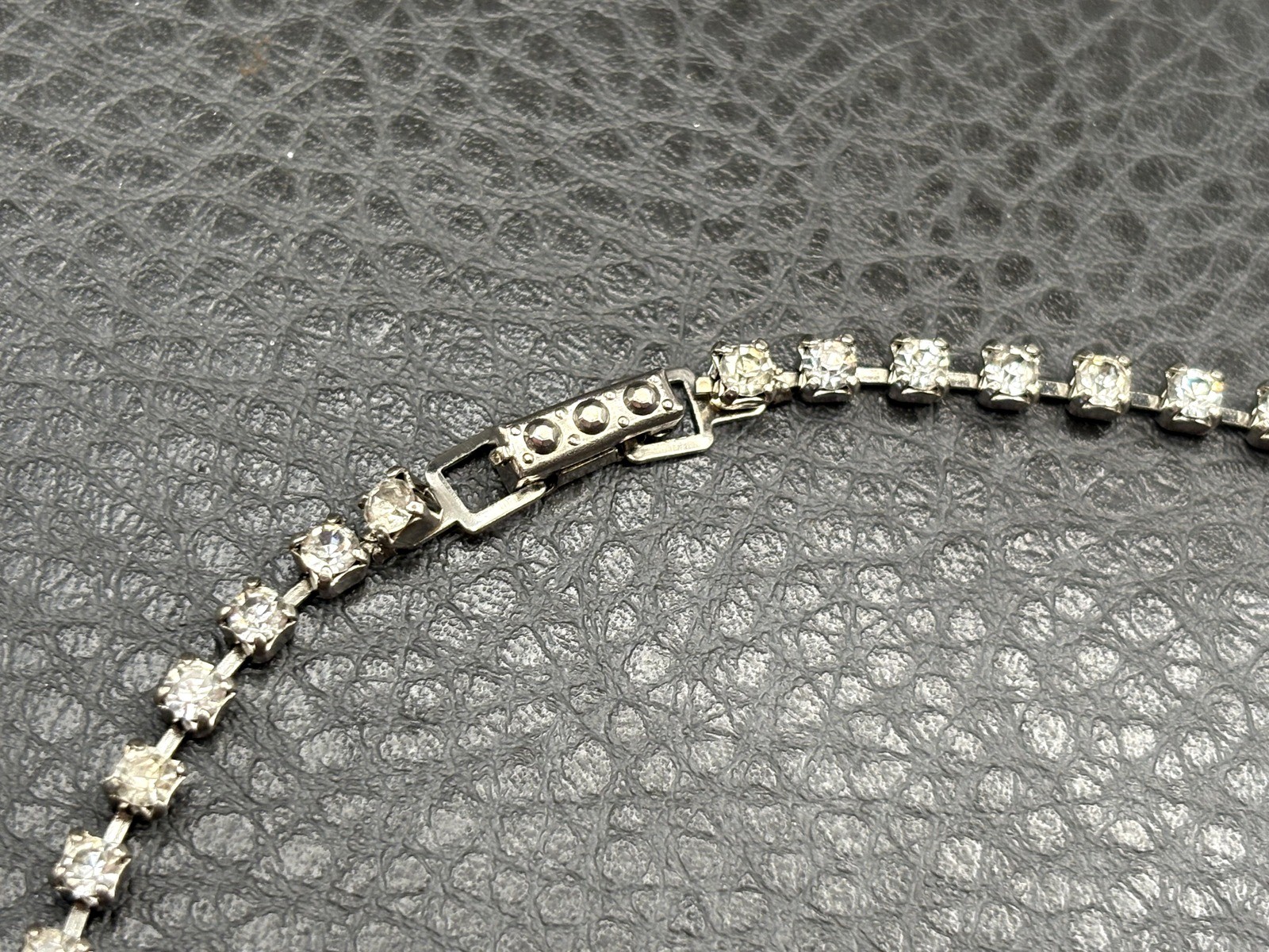 La Rel Vintage Rhinestone Silver Tone Necklace Sparkle Choker Style 14.5”