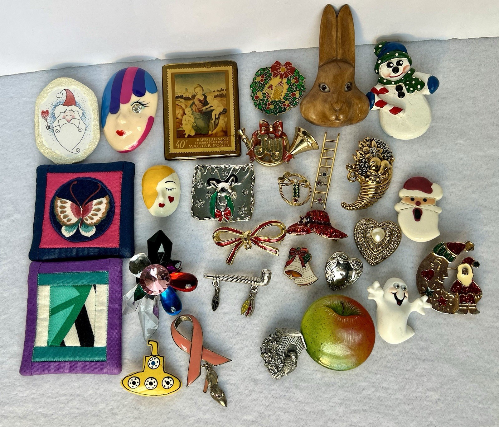 Lot Of 28 Vintage Brooches 9oz Holiday, Figural, Metal, Stone, Plastic Pre Owned