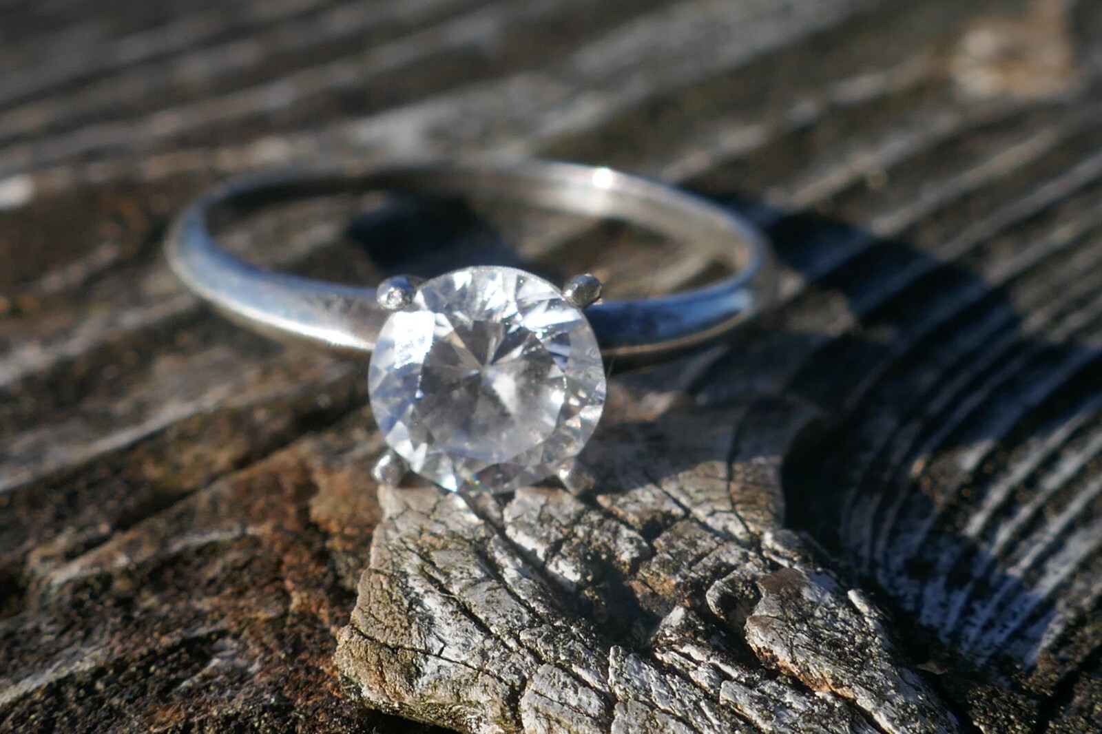 Vintage Sterling Silver & 6.4mm Cubic Zirconia Ring – Size 8