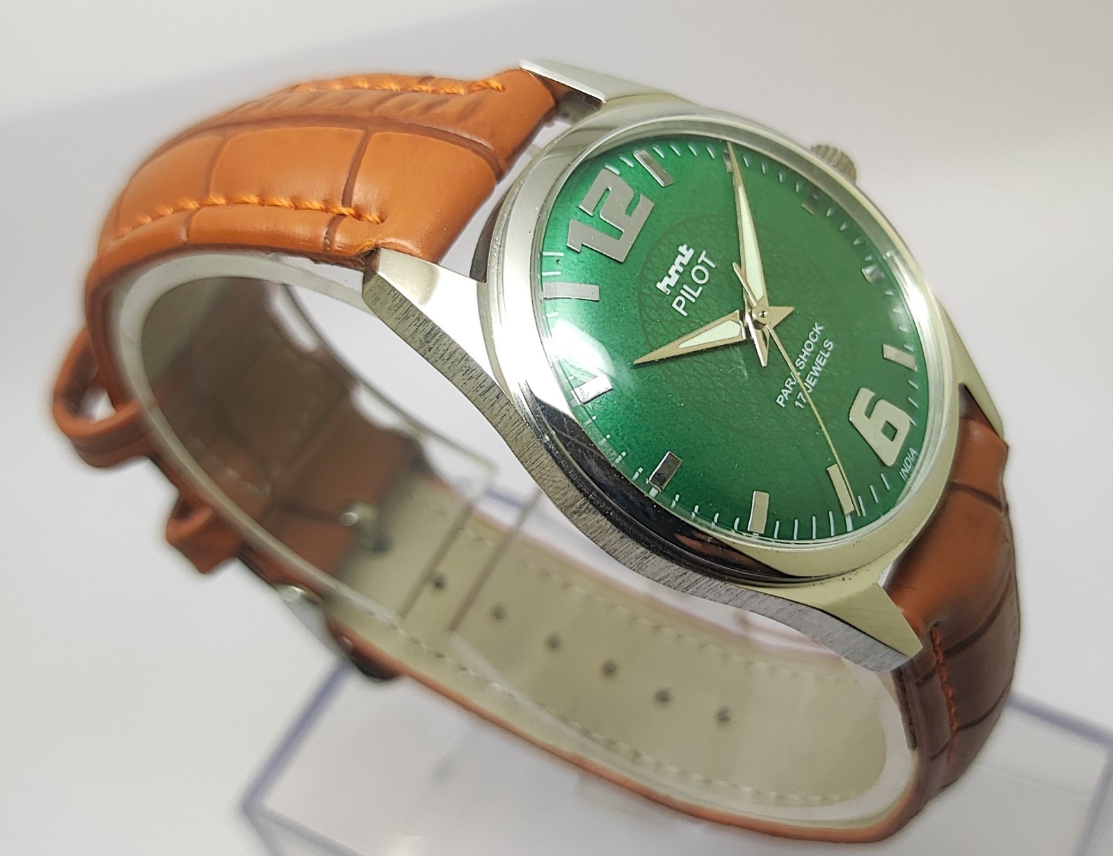 Vintage Hmt Pilot Green Dial 17 Jewels Para Shock Mechanical hand winding Watch