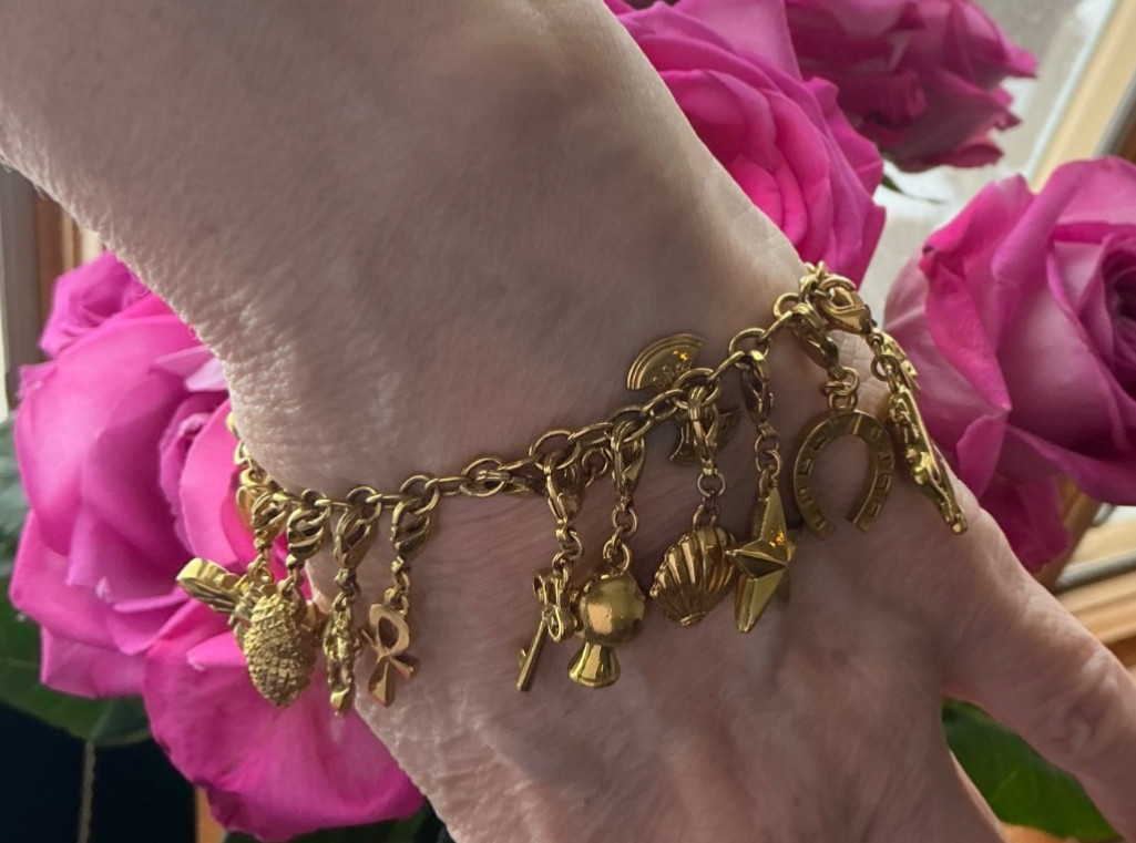 Gold tone Heavy Charm BRACELET with individual Removable Good Luck charms 🍀