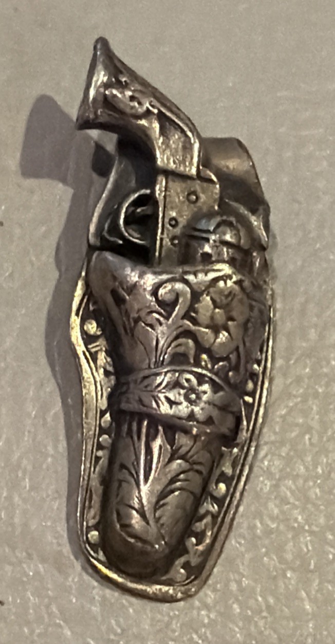 VINTAGE 1 5/8” STERLING SILVER FIGURAL GUN HOLSTER FLORAL PENDANT – 7.7 Grams