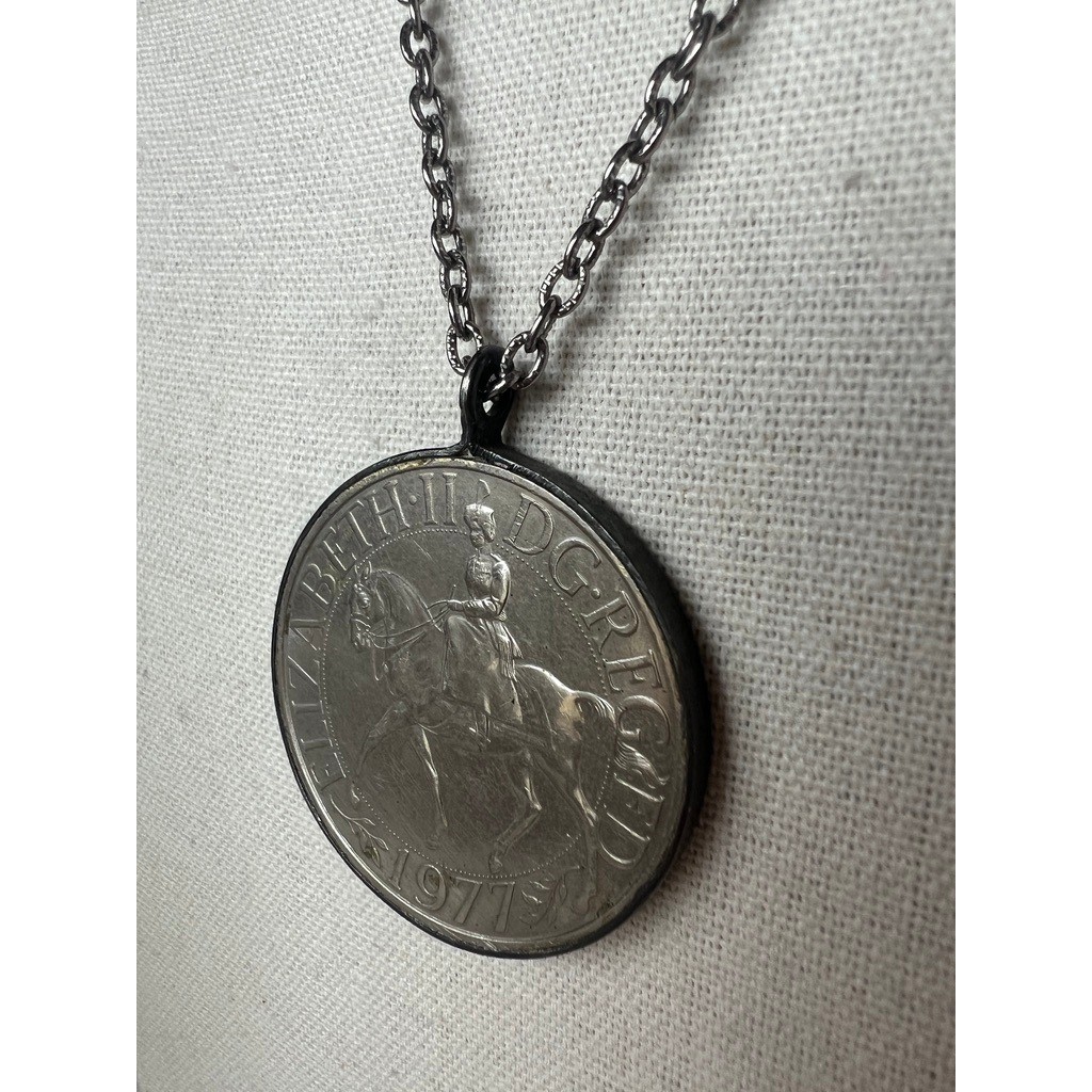 QEII Coin Pendant Necklace 1977 Queen Elizabeth II Jubilee