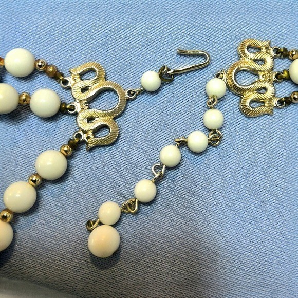 Vintage Japan 3 Strand White Glass Bead Necklace Gold Tone Graduated 1950s