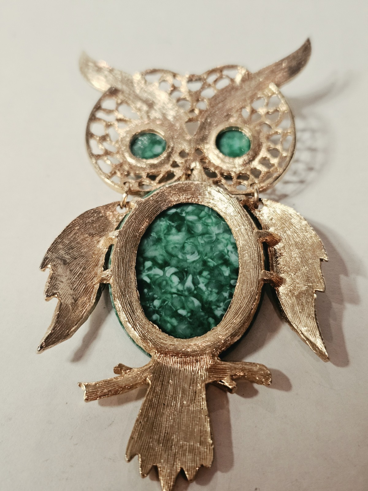 vintage articulated owl pendant necklace features a gold-tone finish, green faux
