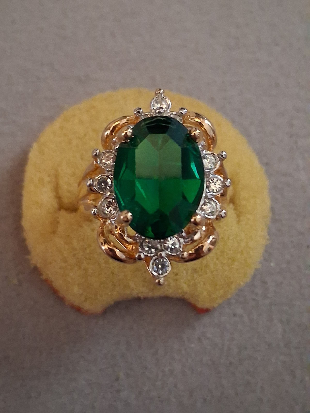 14K gold plated Lind Cubic Zirconia halo green stone vintage ring. SZ 4.5