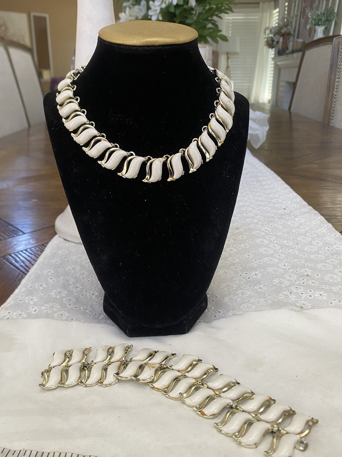 Vintage Gold Tone & Wavy White Lucite ? Necklace And Bracelet Set Coro? Kramer ?