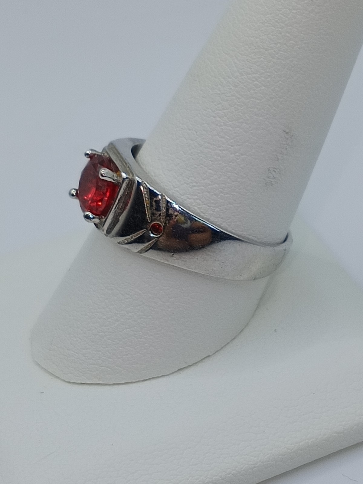 Vintage sterling silver 925 signet-style ring with a deep red gemstone Size 10