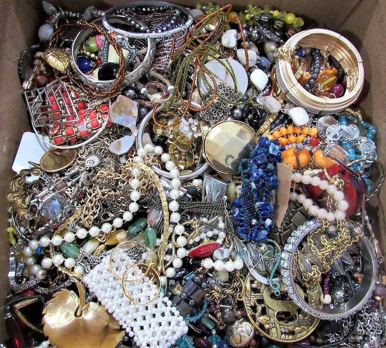 20 HUGE POUNDS Jewelry Lot Vintage Mod Junk Craft Good Wear Resell MIXED TANGLED