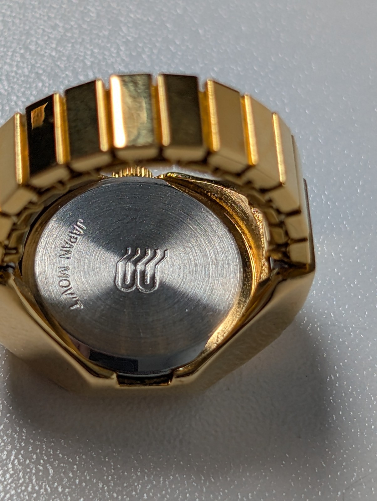 Vtg Digits Bonetto Ring Watch Gold Tone Expansion Band Japan Quartz RUNNING