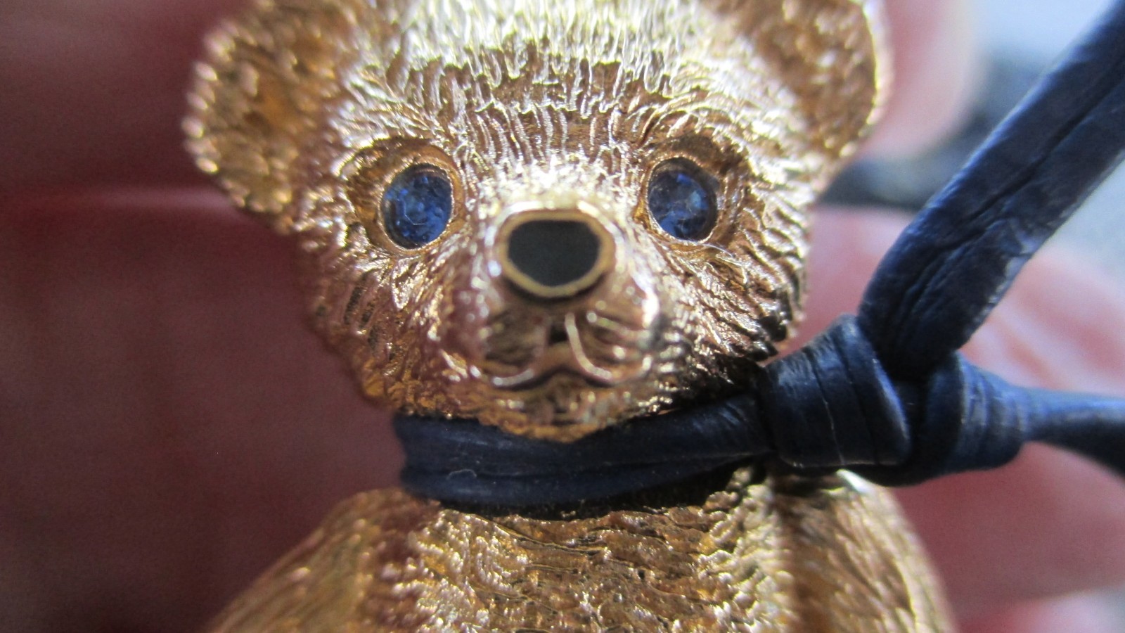 BURBERRY’S TEDDY BEAR BROOCH BLUE LEATHER SCARF VINTAGE UNITED KINGDOM