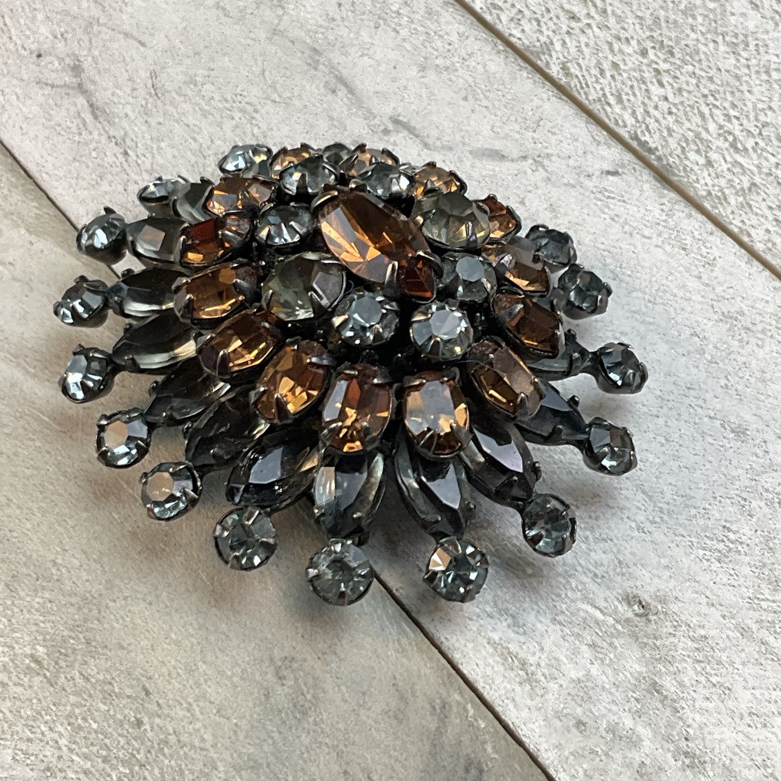 Schreiner Vintage Layered Smokey Gray Topaz Rhinestone Dome Brooch Pin READ