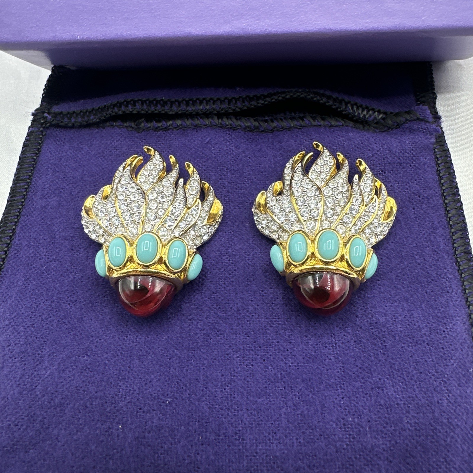 NWOT ‘94 Eternal Flame Elizabeth Taylor for Avon Clip on Earrings. Box /Dust Bag