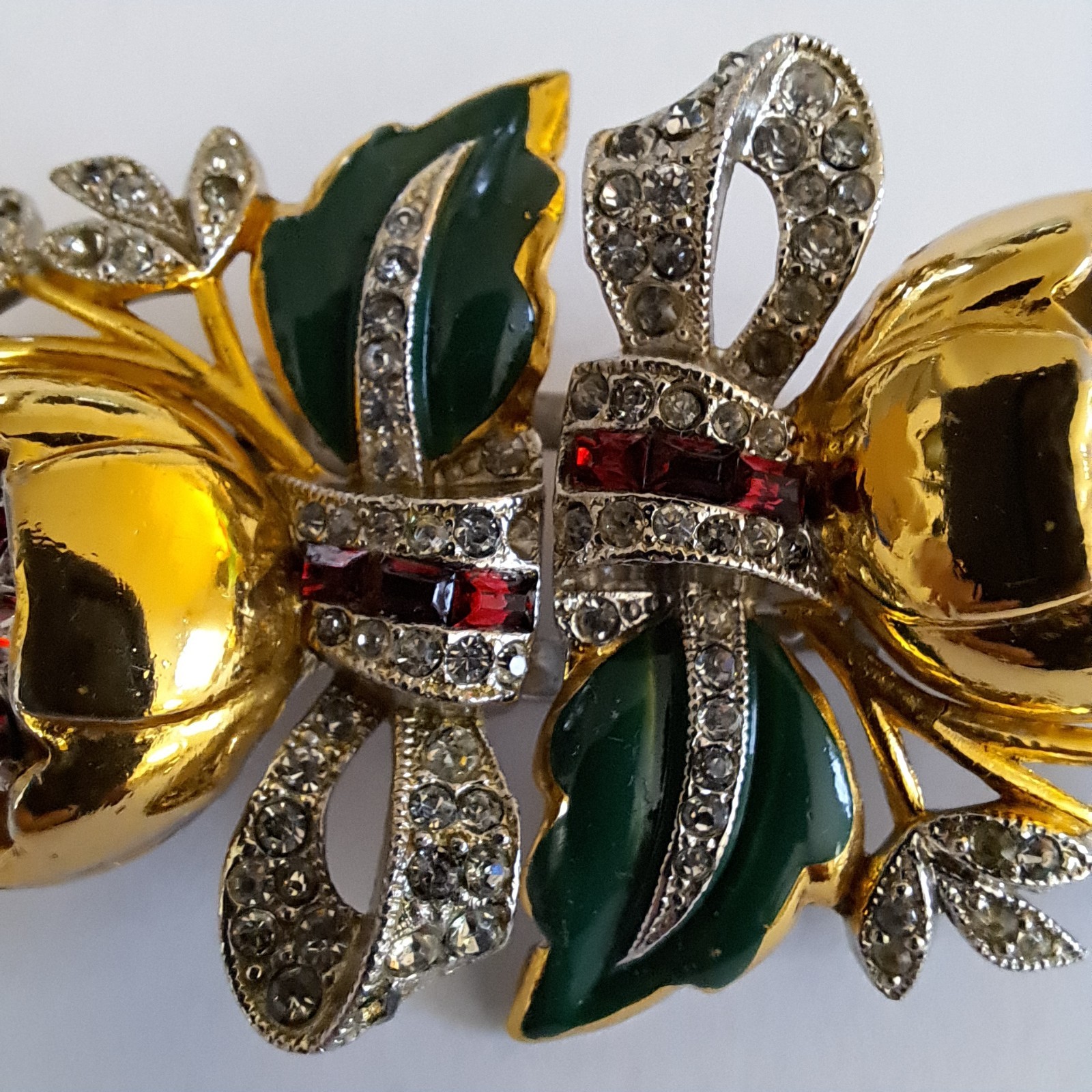 Coro Duette Quivering Camillas Brooch Red & White Stones Green Enamel Gold Tone