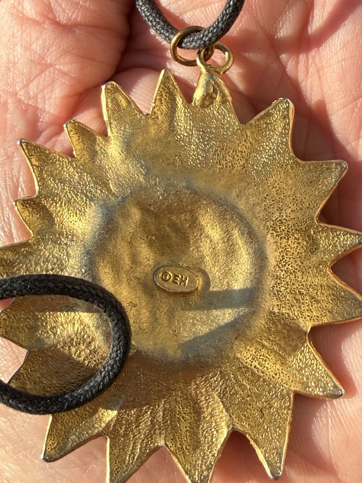 EIVIND HILLESTAD EH SIGNED HUGE GOLDTONE SUNFLOWER PENDANT 2″ On Cord 34″L