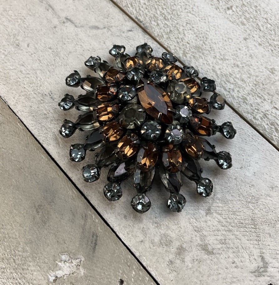 Schreiner Vintage Layered Smokey Gray Topaz Rhinestone Dome Brooch Pin READ