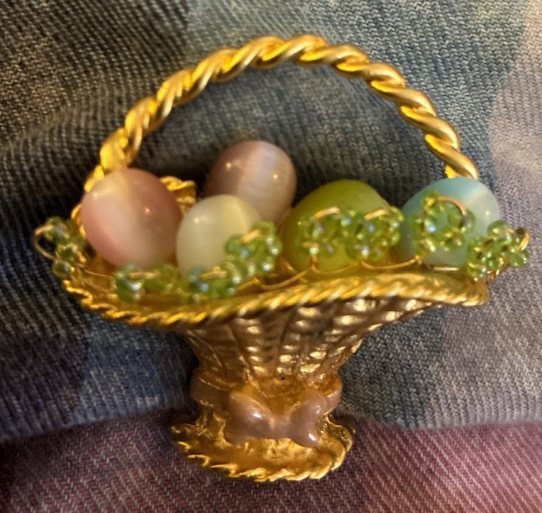 Vintage 60’s Gold Tone Basket Brooch Cats Eye Egg Pastel Spring Pin