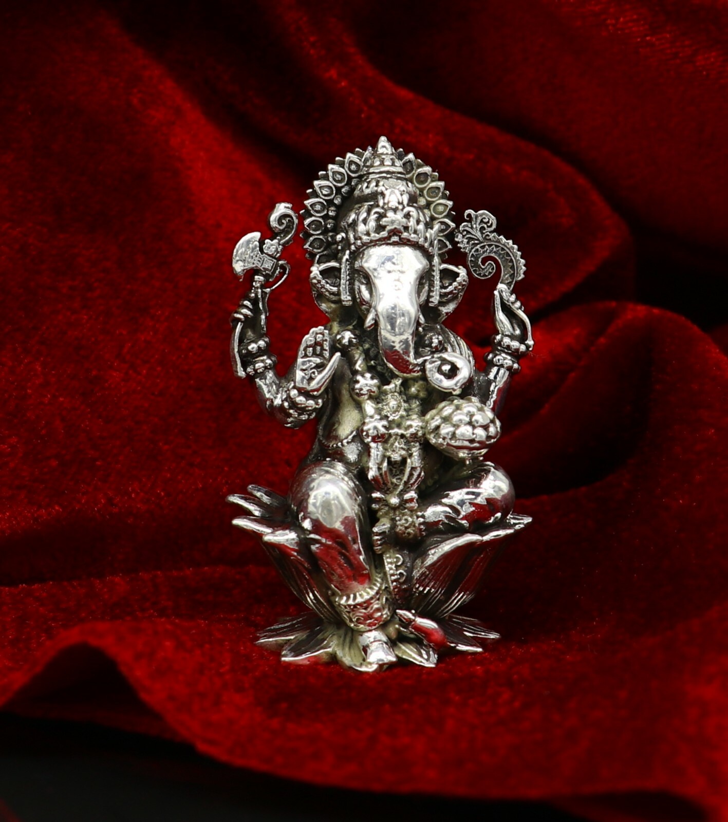 925 sterling silver Gorgeous Lord Ganesha statue, figurine, puja article su213