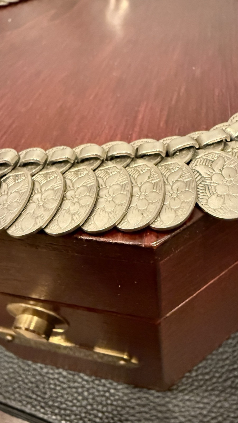 Retro Vintage 15” Embossed Link Choker-Silver Metal With Flower Design.