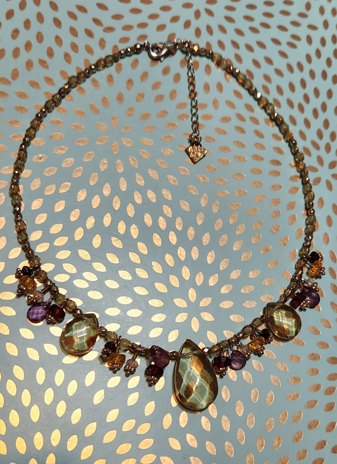 Vtg Cookie Lee faceted Purples/Yellows Lucite Charm Necklace on pale Gold chain