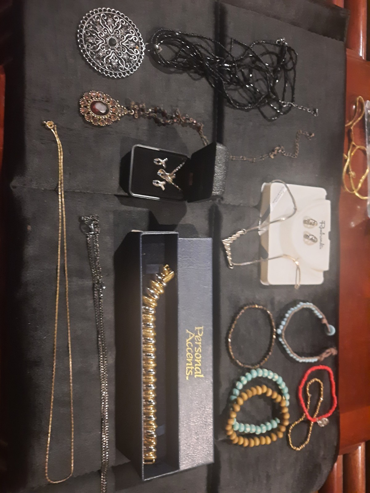 Beautiful vintage to modern wearable jewelry lot of 17 Pieces fashion jewelry