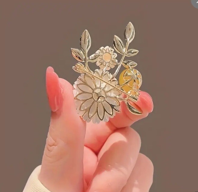 Daisy Flower Brooch Pin, Green Leaf Brooch Pin For Women, Gift Ideas