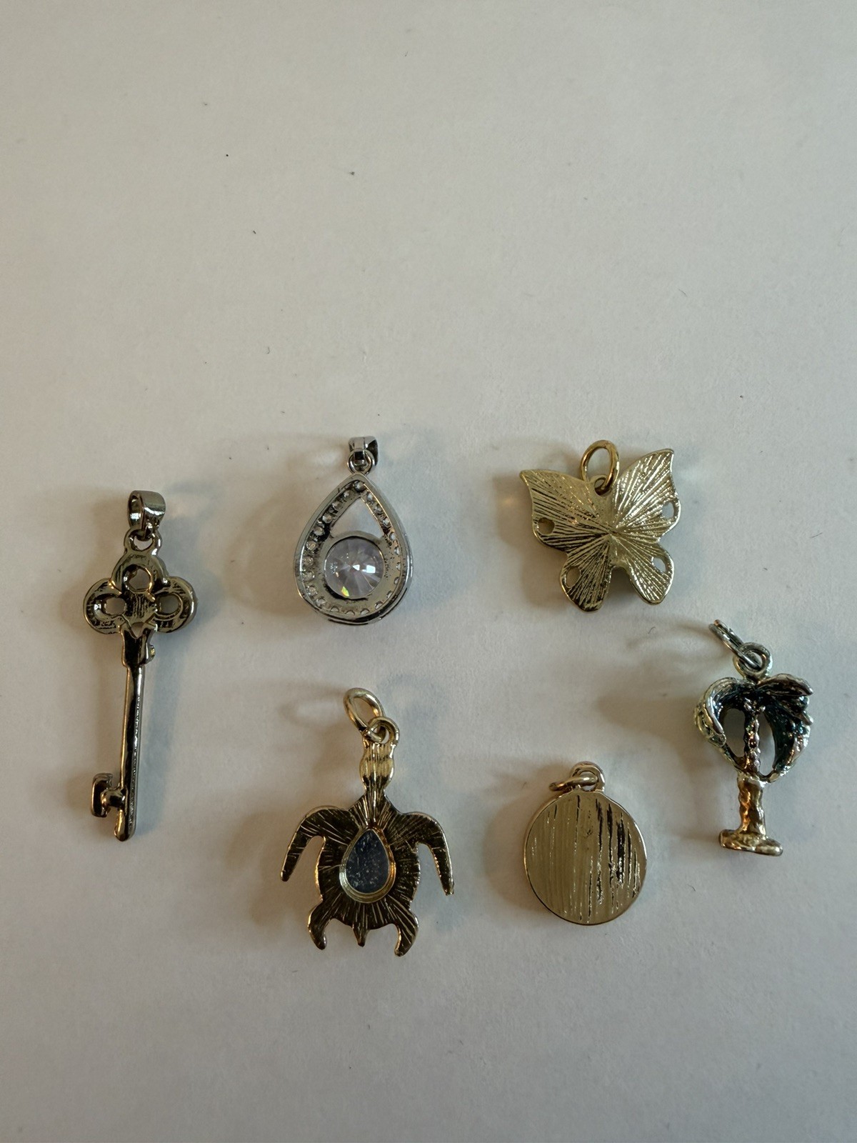 Lot Of 31 Necklace Pendants & Charms Multiple Styles & Sizes Pre-Owned