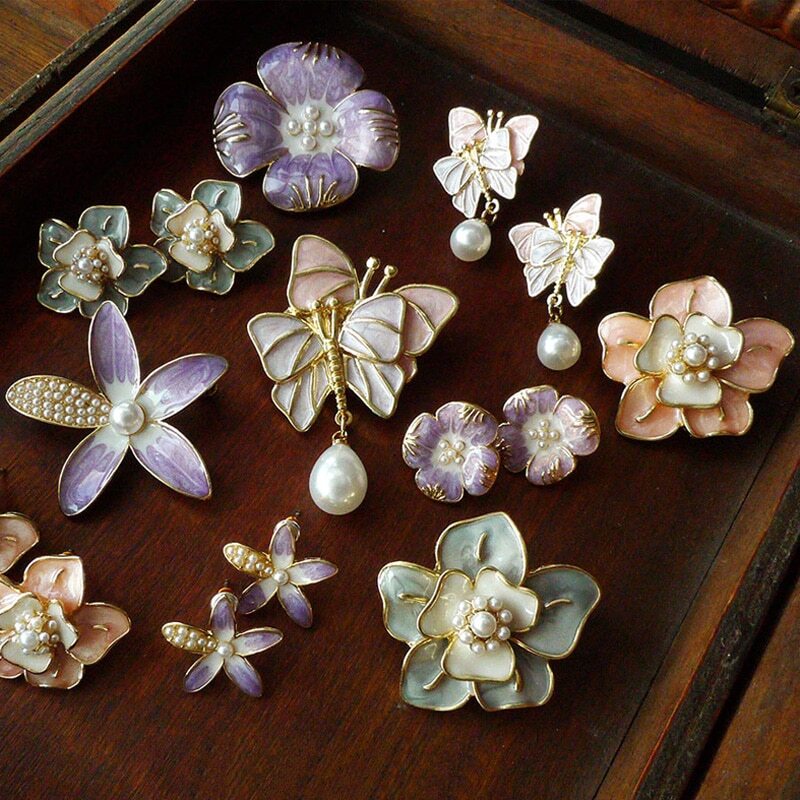 Retro Butterfly Flower Pearl Brooch Antique Engraved Vintage Pins Jewelry