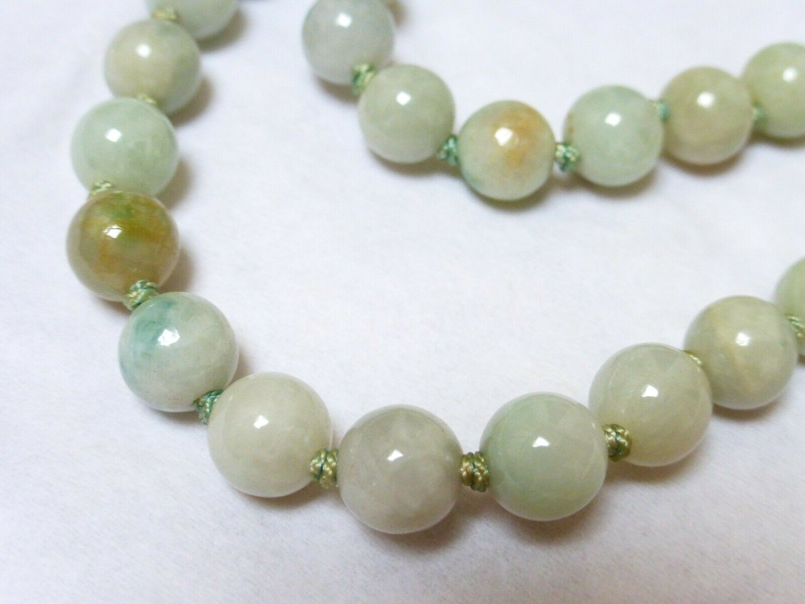 CHINESE VINTAGE NATURAL GREEN JADE 8mm-10mm BEAD NECKLACE, 65 grams
