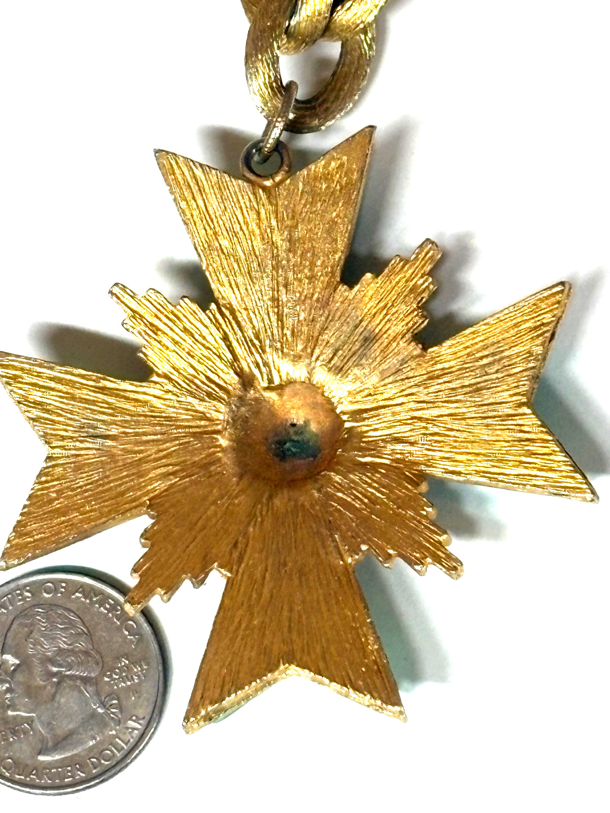 RETRO TWISTED CABLE CHOKER W/ LUCITE MALTESE CROSS PENDANT, VERY RARE 28″