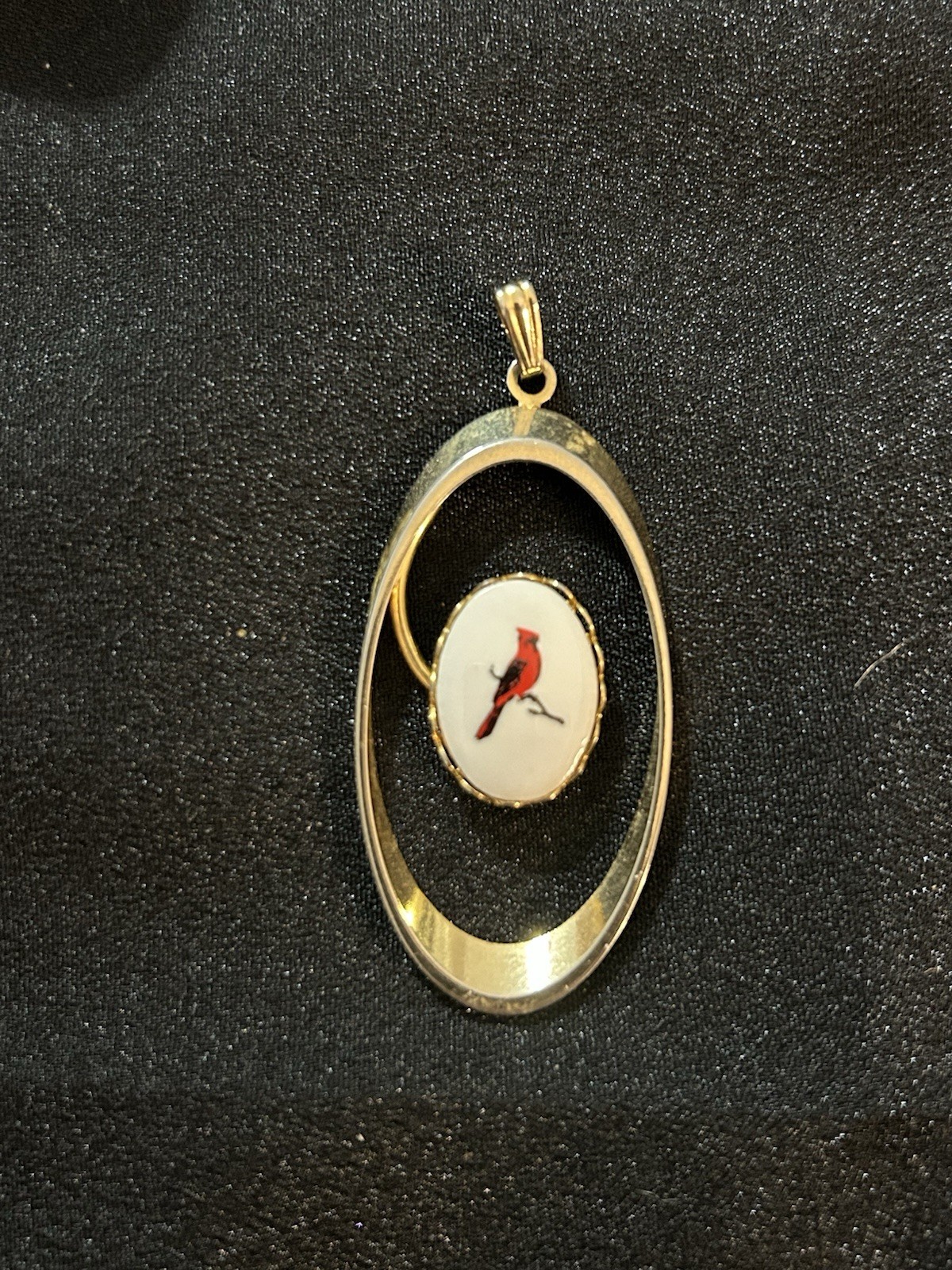 Vintage Kohl Gold Tone Elongated Oval Frame Porcelain Red Cardinal Bird Pendant