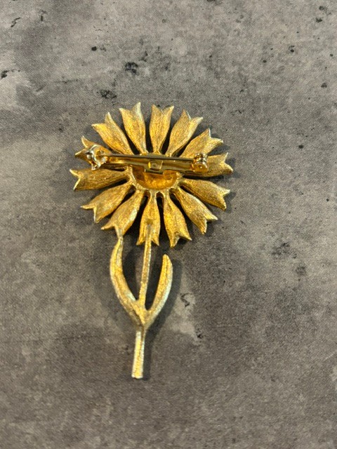 VIntage Yellow & Black Enamel Sunflower Flower Pin Brooch Gold Tone