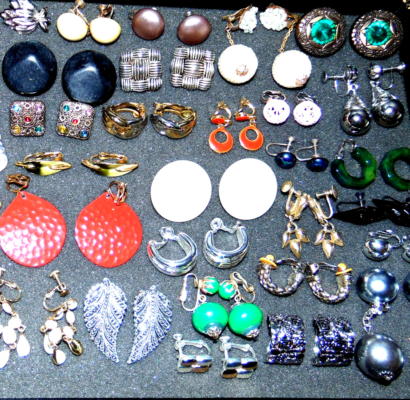Vintage-Mod Lot 200 ALL Clip-on Earrings Pairs Some Signed Jewelry Rhinestone +