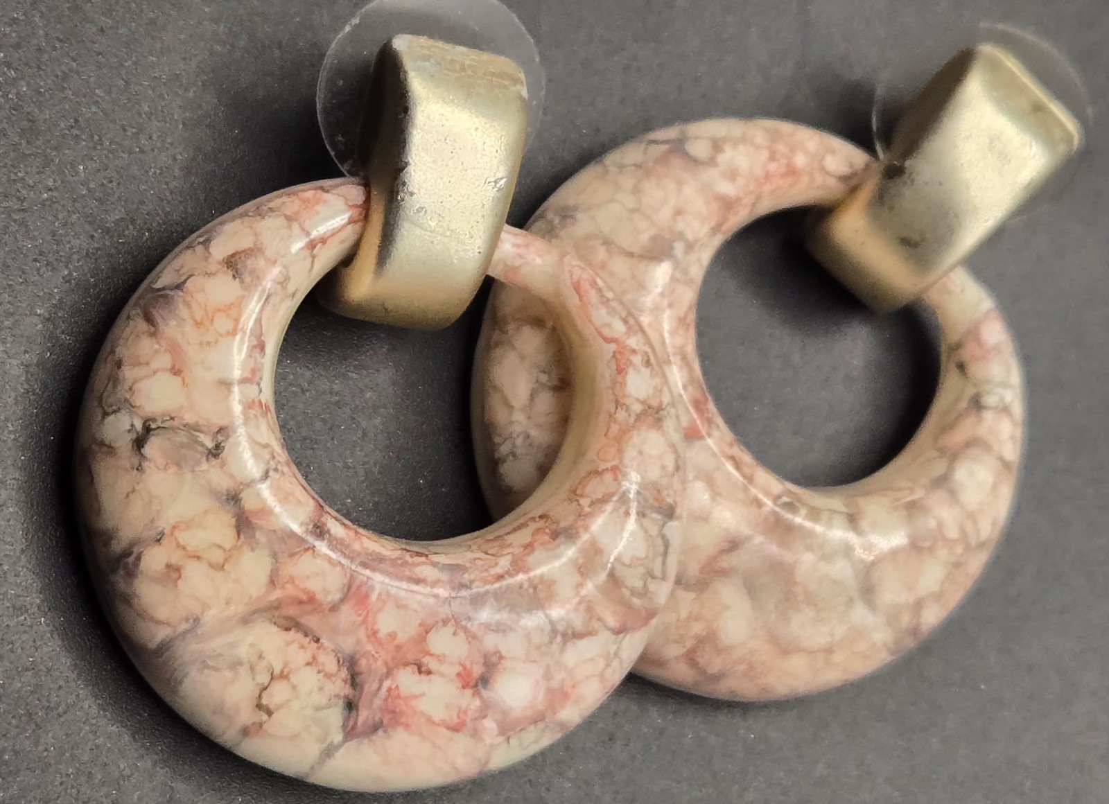 Vintage Pink Marbled Resin Hoop Drop Earrings Gold Tone Post Back Unsigned 80s